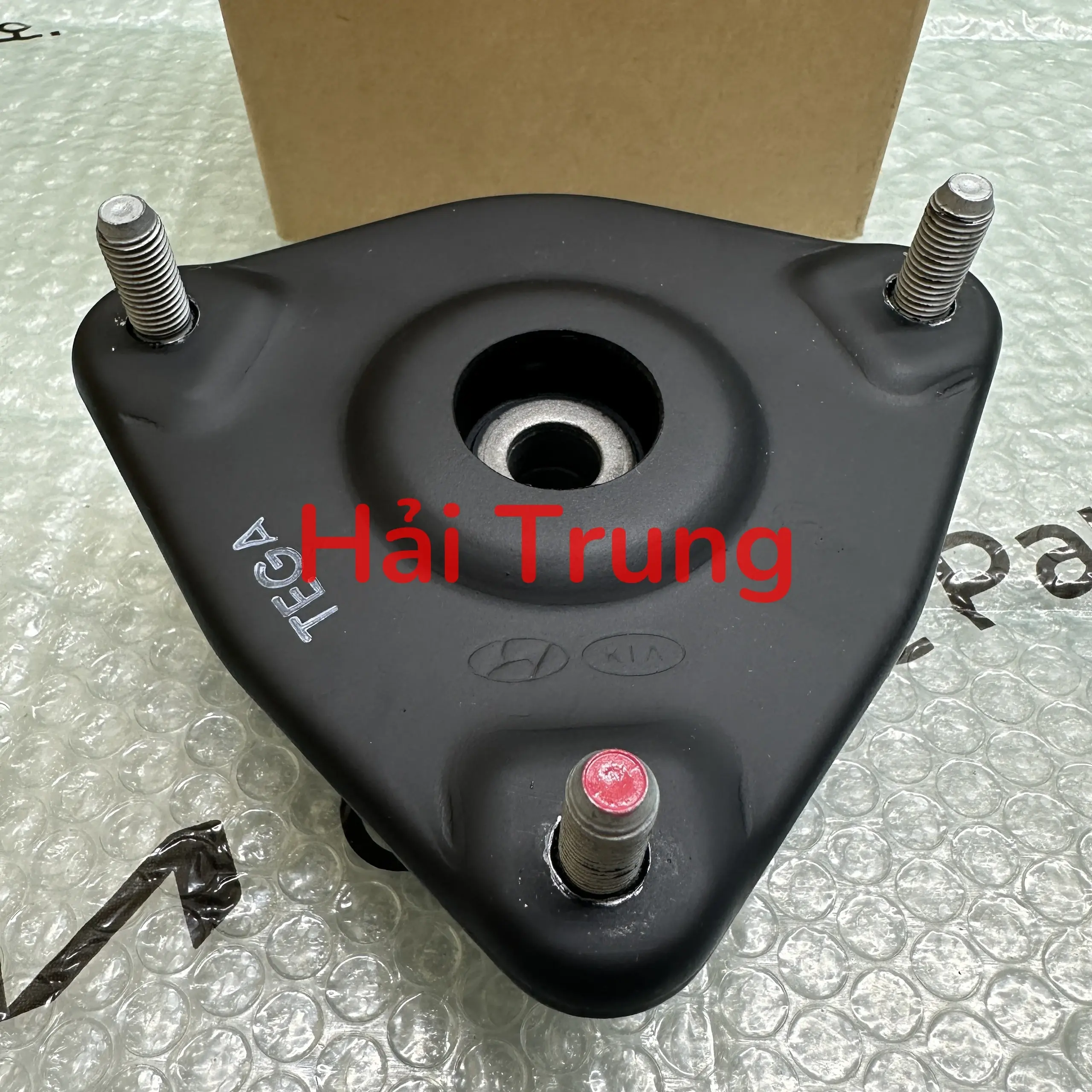 Bát bèo giảm xóc trước Hyundai Avante 2011-2015 chính hãng 546101H000.