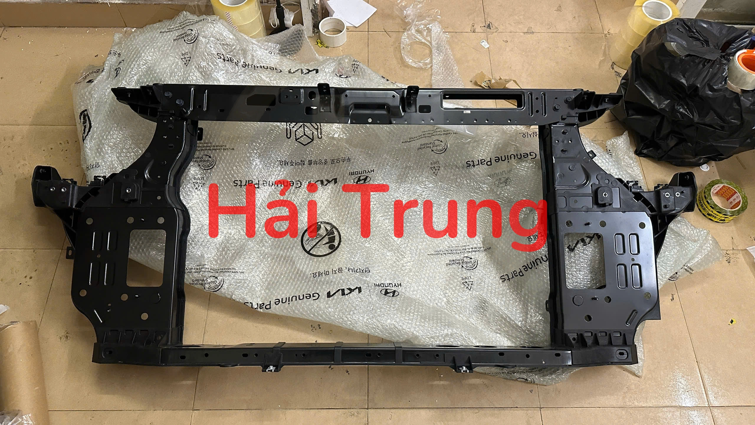 Khung xương két nước Kia Sedona 2019-2021 64101A9010