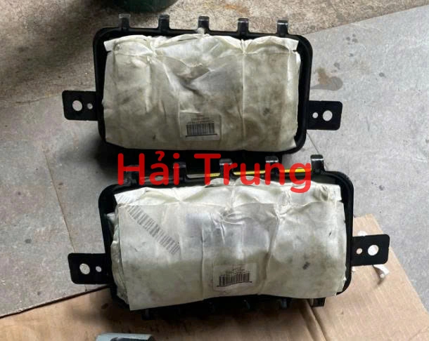 Tháo xe túi khí phụ táp lô Kia RONDO CARENS