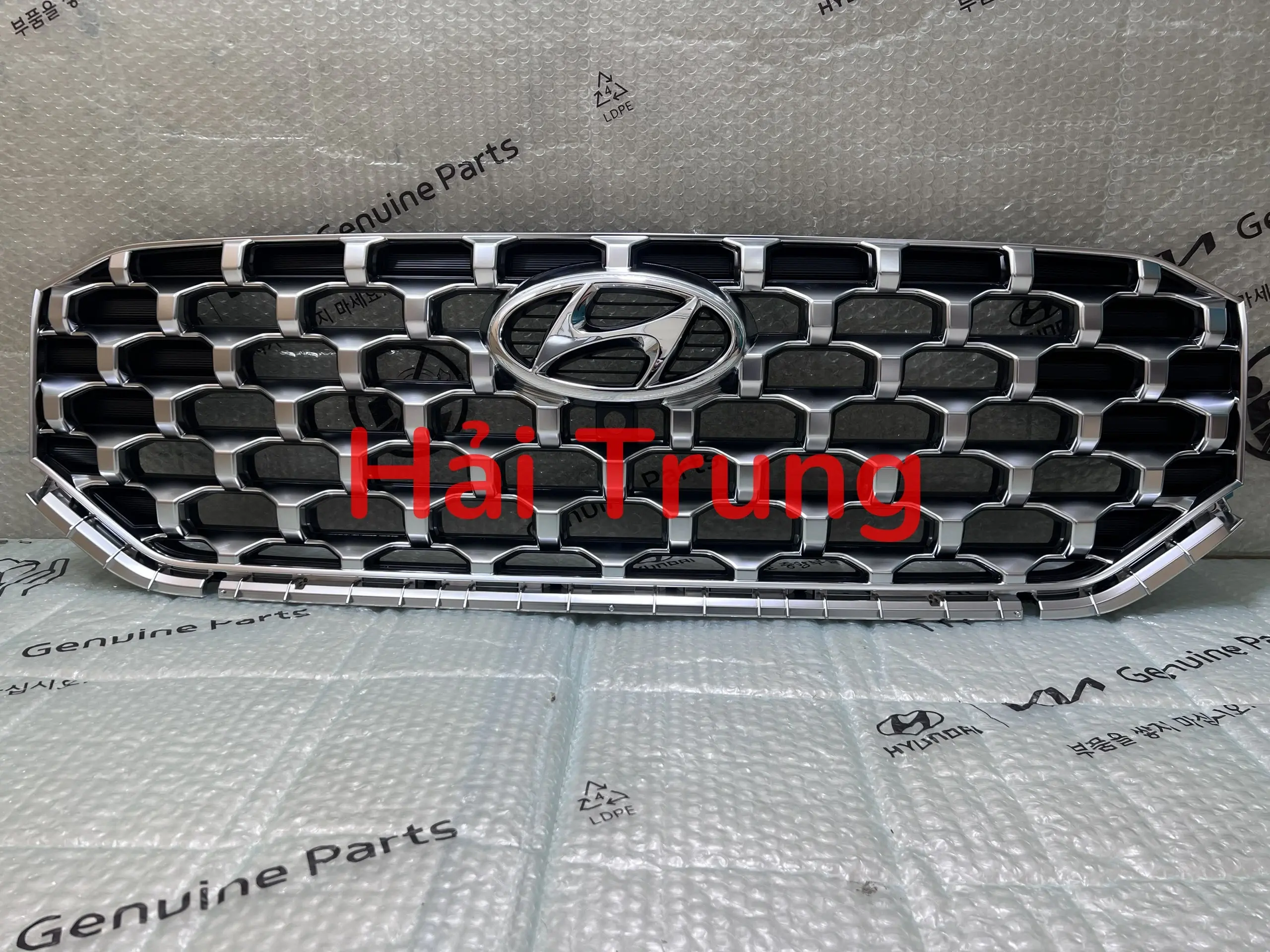 Mặt ga lăng Hyundai Santafe 2023 chính hãng