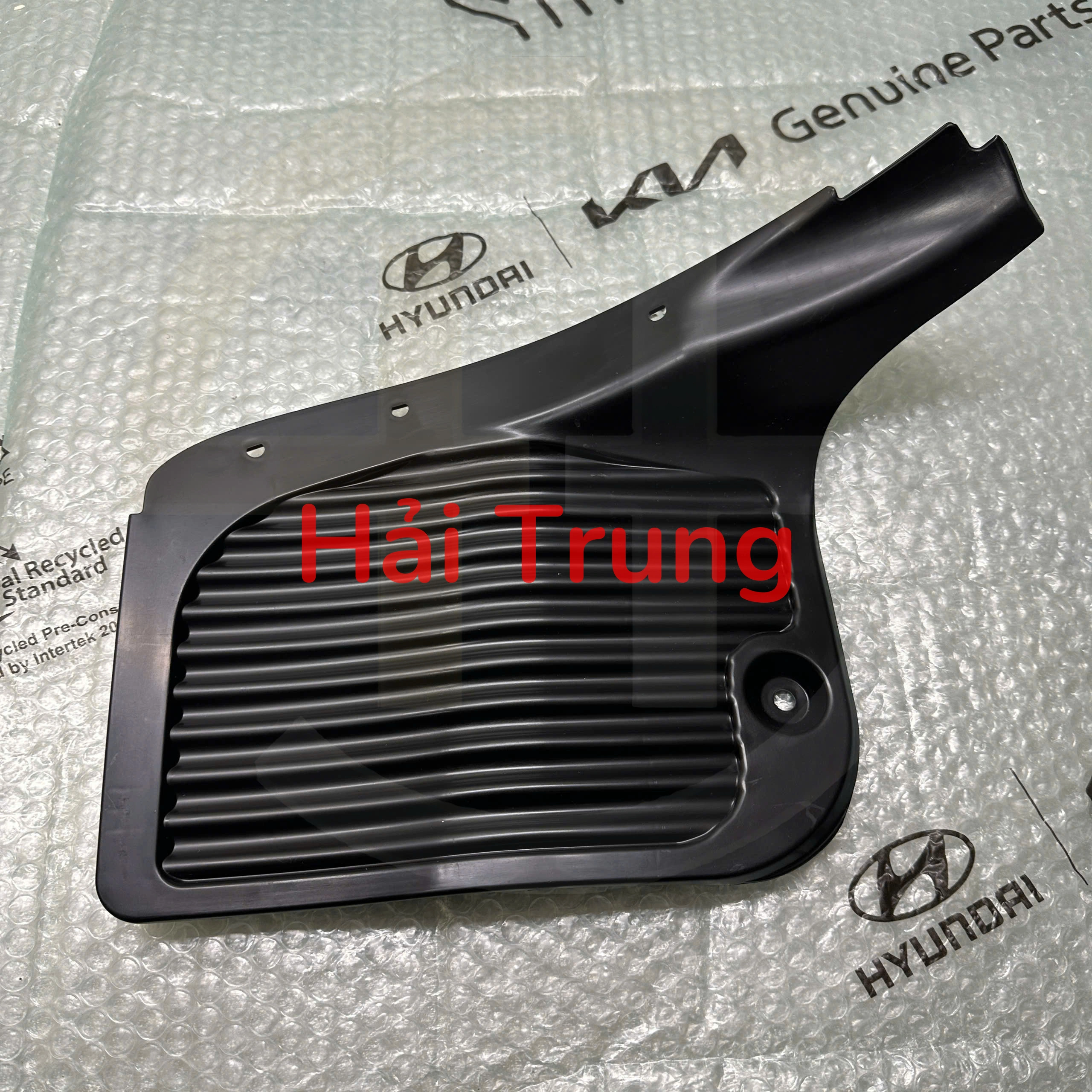 Chắn bùn lòng dè sau Kia Morning 2015-2020 chính hãng 868221Y500 868211Y500