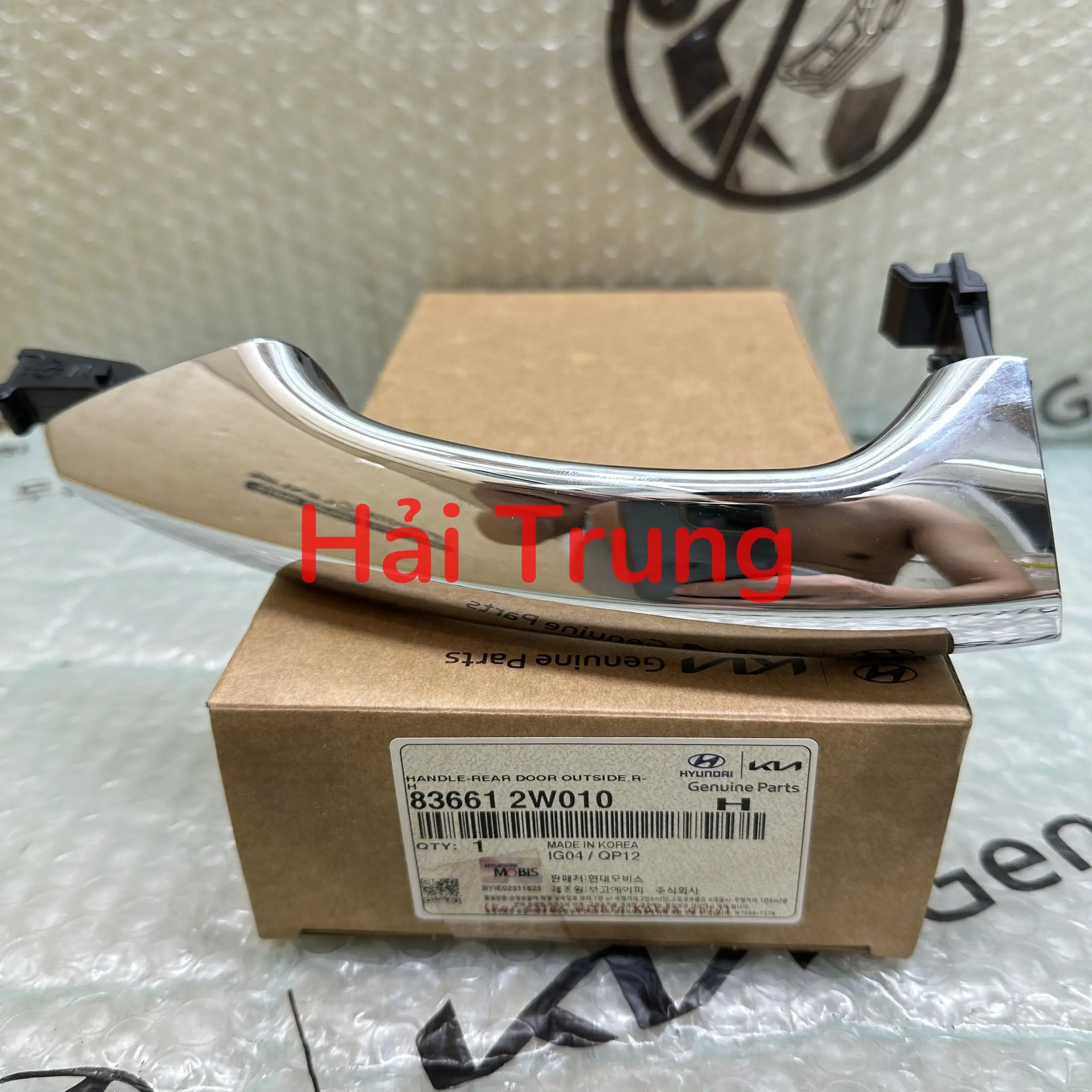 Tay mở cửa sau Hyundai Santafe 2015-2018 chính hãng 83661-2W010