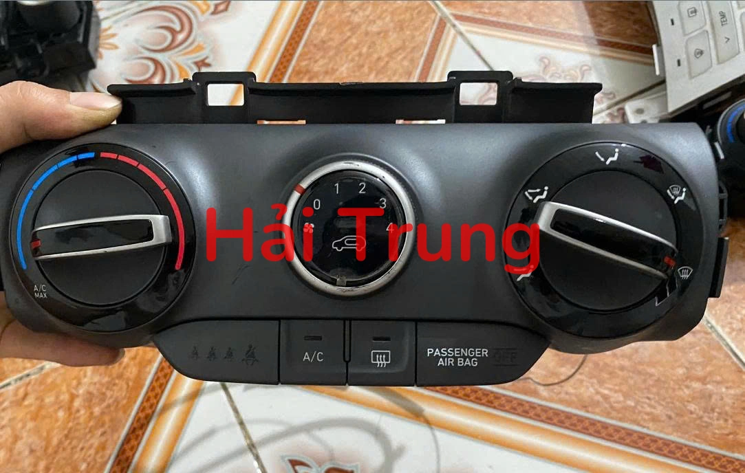 Tháo xe bảng điều khiển công tắc điều hòa Ac Hyundai KONA