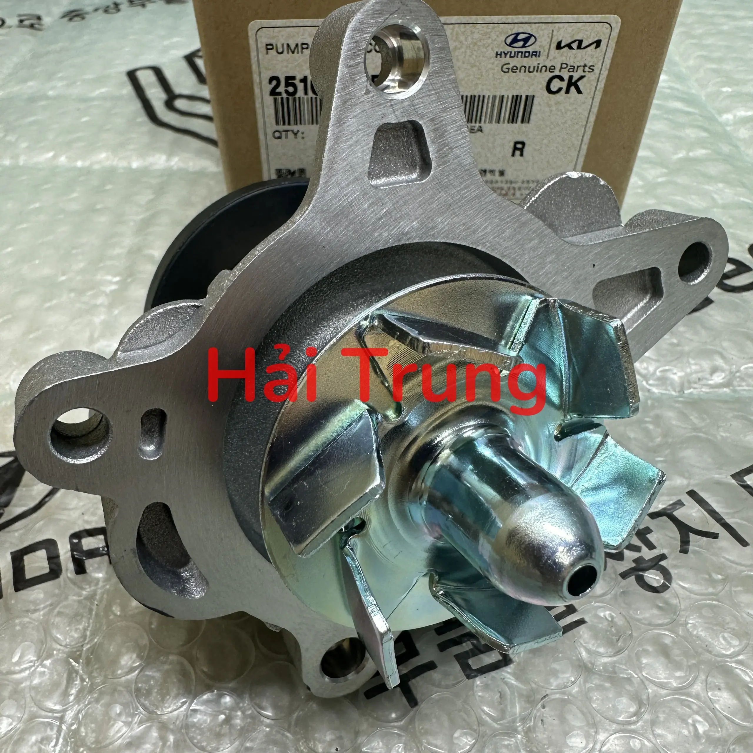 Bơm nước Forte, Elantra, Cerato, Rio, I30 chính hãng 251002B700.