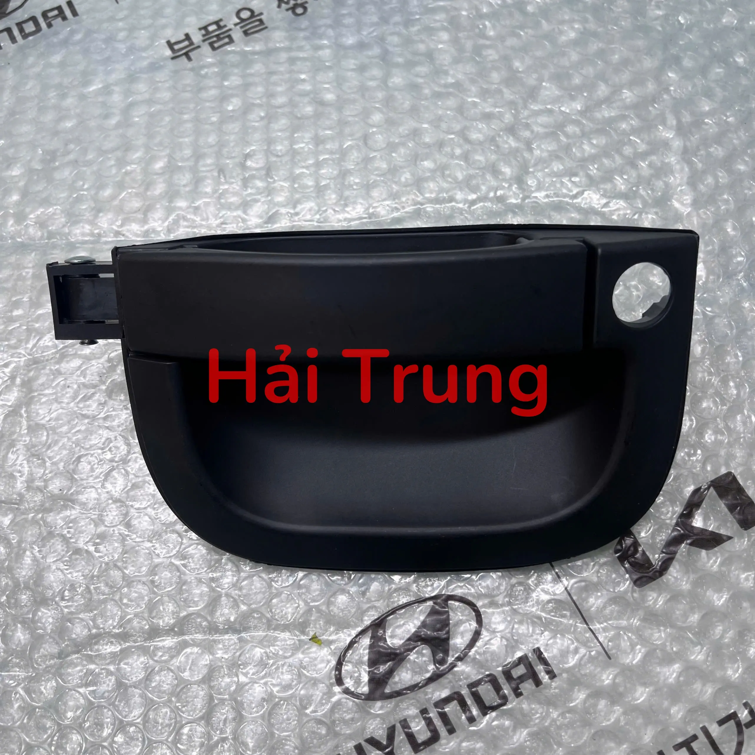 Tay mở cửa ngoài Kia Bongo3 KC2700 KC3000 cao cấp 826504E000 