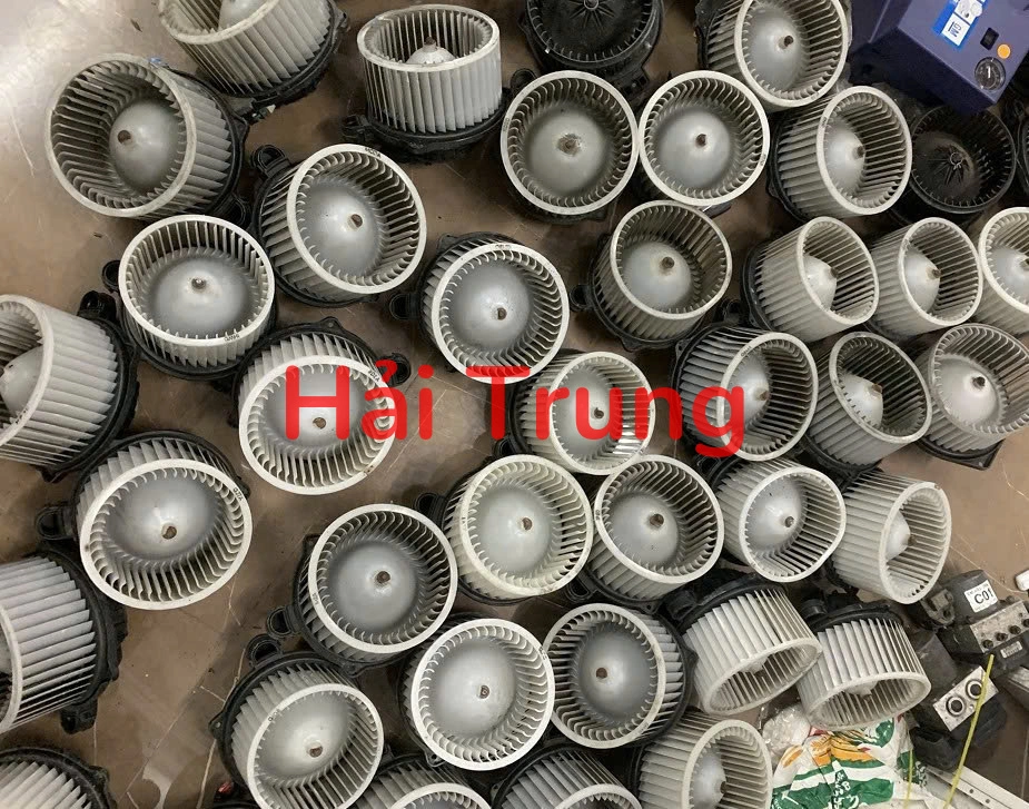 Tháo xe quạt dàn lạnh trong xe Toyota Hyundai Kia Mitsubishi