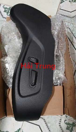 Ốp nhựa hông ghế Kia Seltos 2021-2025 88010Q6200 88020Q6200 