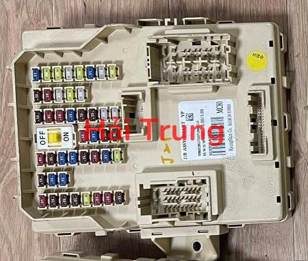 91950A9800 Hộp cầu trì Kia Carnival 2016 Tháo Xe