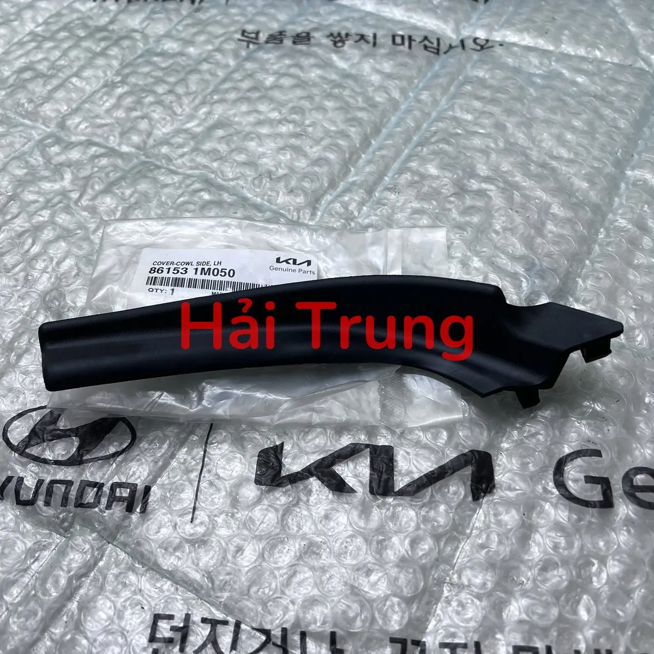 Ốp chân kính chắn gió Kia Forte chính hãng 861531M050.