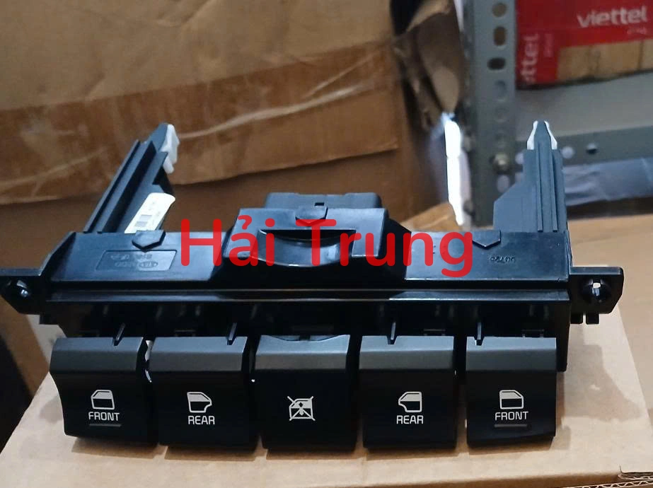 Công tắc nâng hạ kính Kia Soluto 2019-2023 93570H7000
