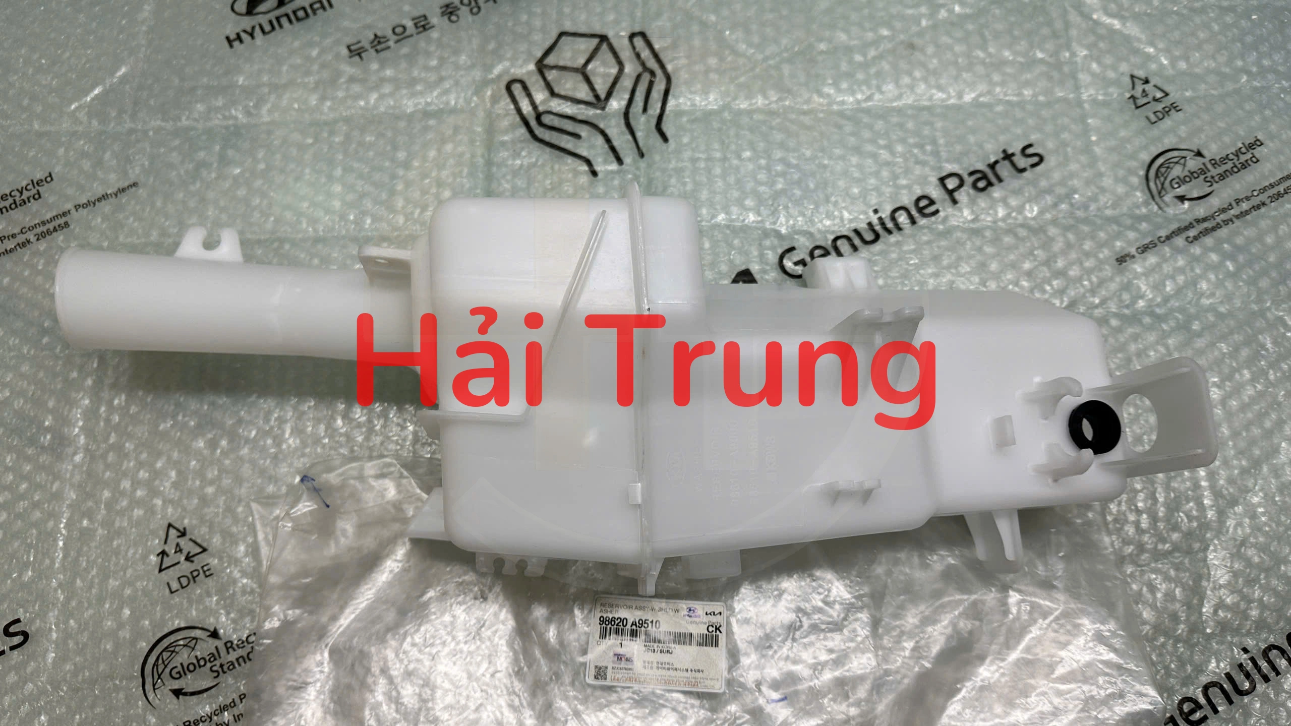Bình nước rửa kính Kia Sedona 2019-2021 98620A9510