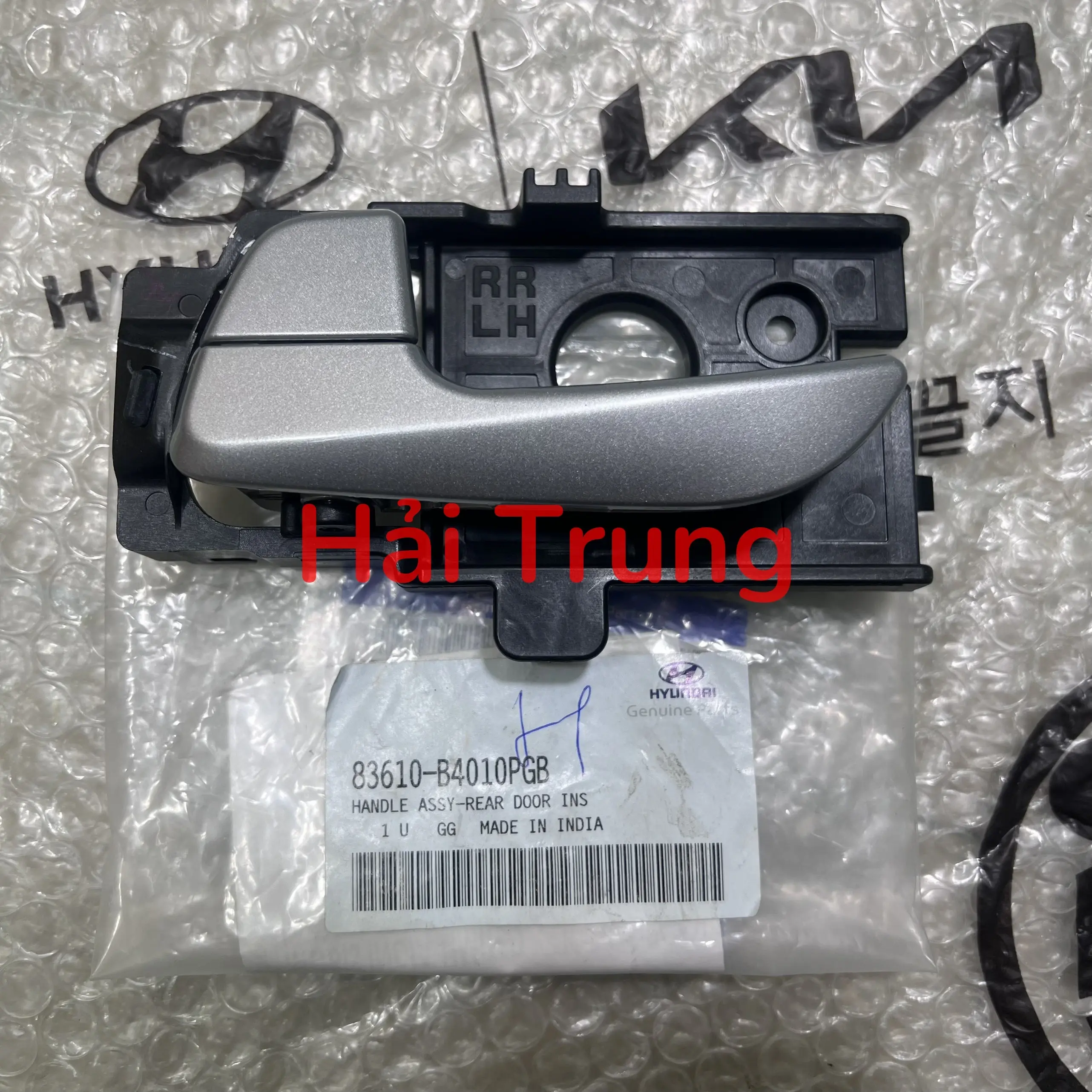 Tay mở cửa trong Hyundai i10 Grand chính hãng