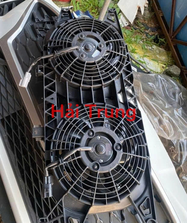 Quạt giàn nóng két nước Hyundai Solati Tháo Xe