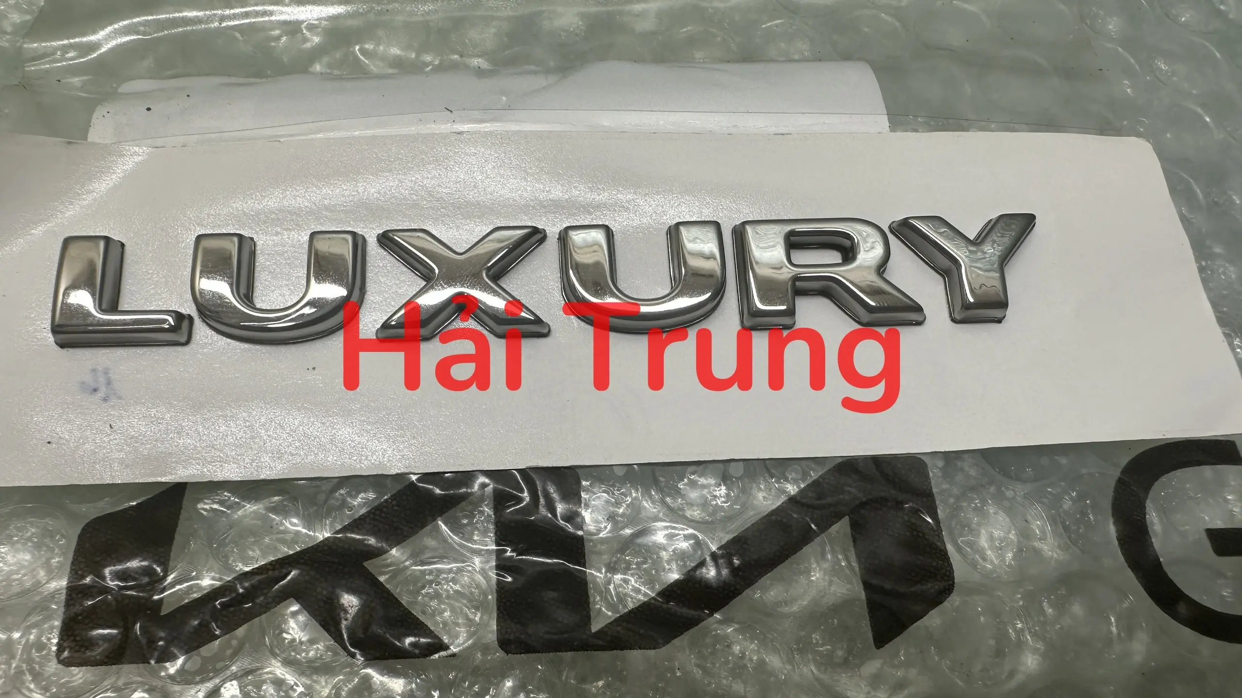 Chữ LUXURY Kia Seltos.