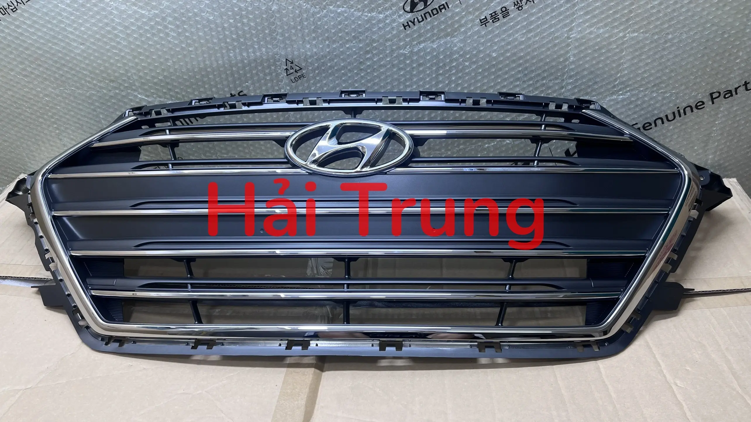 Mặt ca lăng Hyundai Elantra 2016-2021 chính hãng 86350F2100.