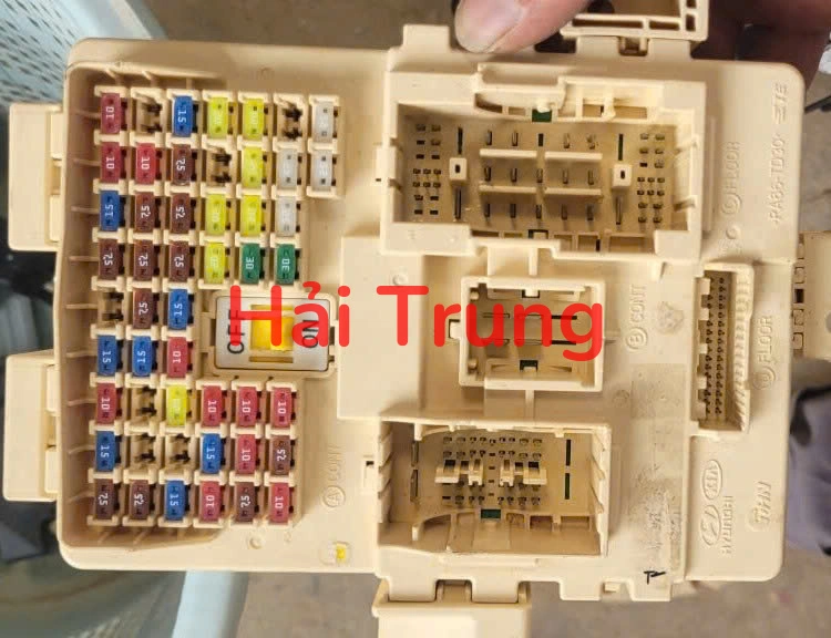 Hộp cầu trì táp lô Hyundai Tucson 2019-2021 Tháo xe