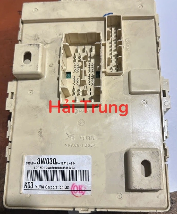 919503W030 Hộp cầu trì trong xe Kia Sportage Tháo xe