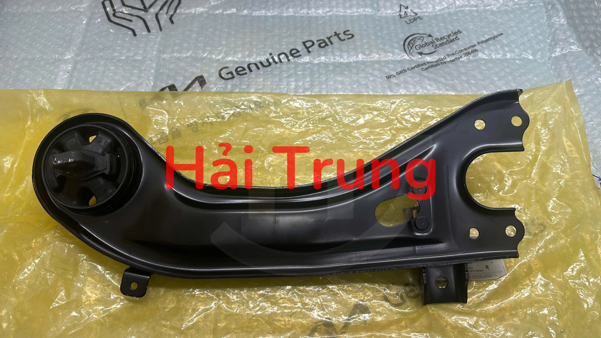 Càng A sau Hyundai Santafe 2015-2018 552702W650.