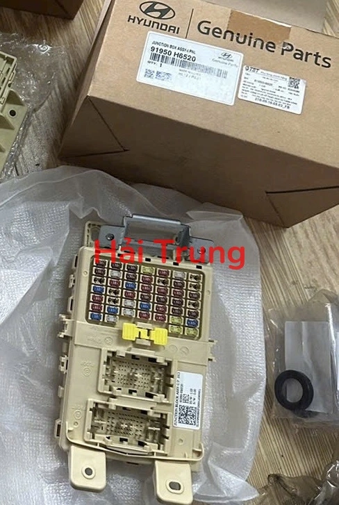 91950H6520 Hộp cầu trì trong xe Hyundai Accent 2022-2024