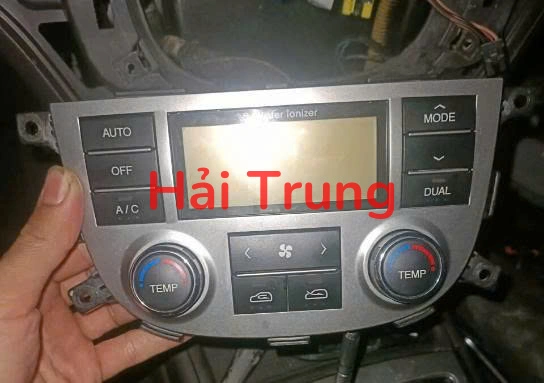 Bảng điều khiển điều hoà Hyundai Santafe 2010 972502B306BS