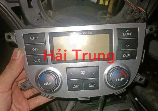 Bảng điều khiển điều hoà Hyundai Santafe 2010 972502B306BS