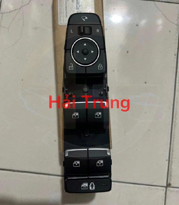 Công tắc lên xuống kính tổng Hyundai Santafe 2012-2018 93571S1201NNB