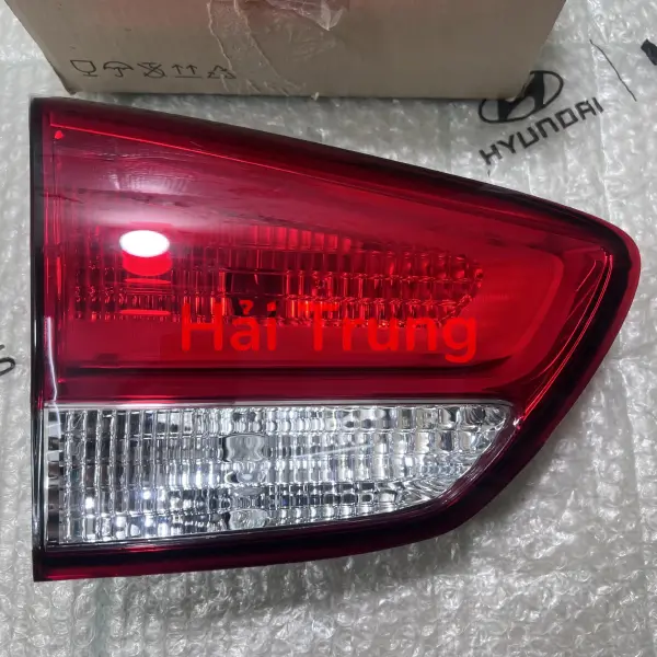 Đèn hậu trong Kia Rondo 2013 chính hãng