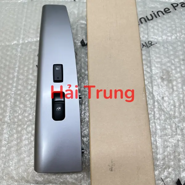 Công tắc lên xuống kính trước phụ Hyundai Santafe chính hãng