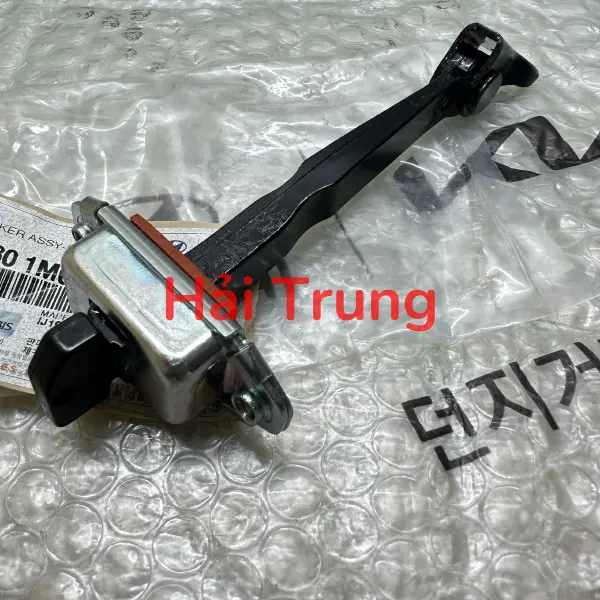 Hạn chế cánh cửa trước Kia Forte