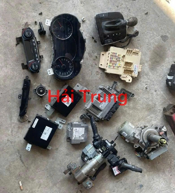Tháo xe phụ tùng điện KIA CERATO Hộp điện, Hộp cầu trì, Hộp túi khí, Đồng hồ, Công tắc điều hòa, Màn hình, ECU