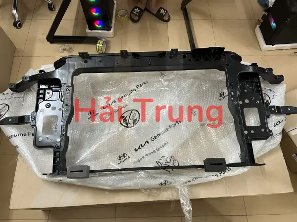 Xương đỡ giàn nóng két nước Hyundai Kona chính hãng
