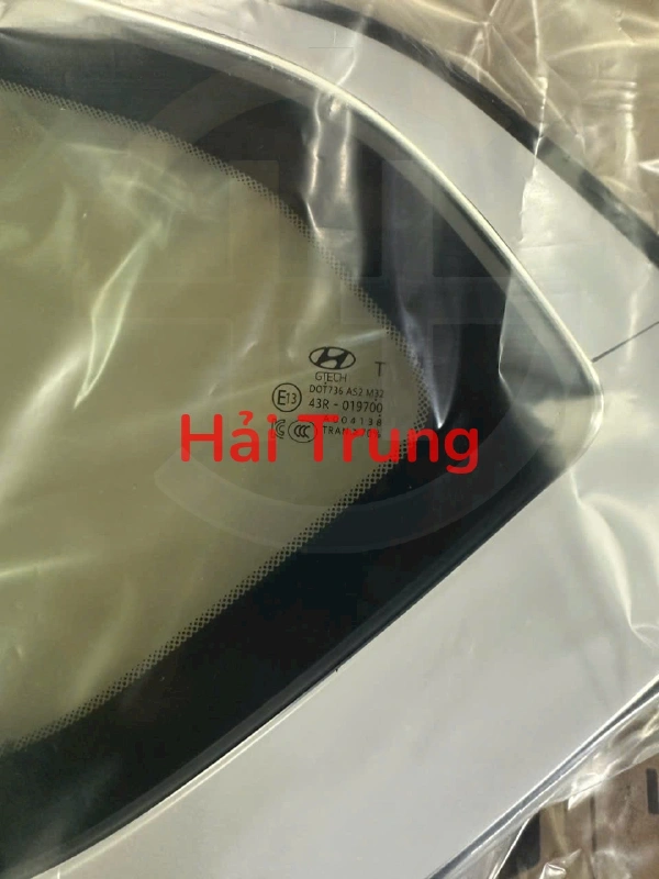 Kính hông sau Hyundai Santafe 2019-2021 87810S1000 87820S1000