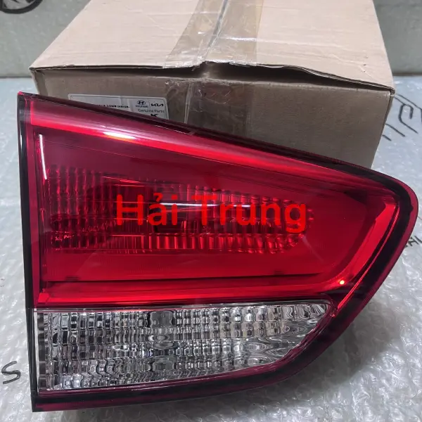 Đèn hậu trong Kia Rondo 2017 chính hãng