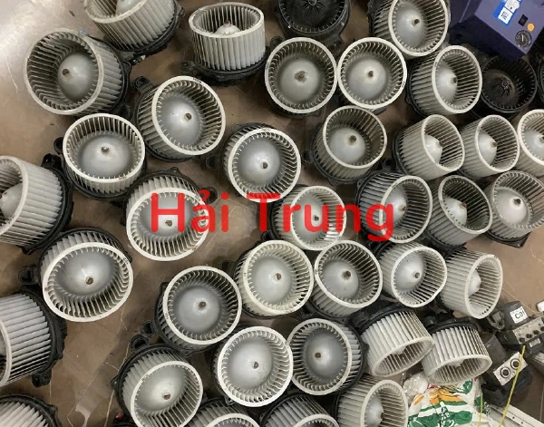 Tháo xe quạt dàn lạnh trong xe Toyota Hyundai Kia Mitsubishi