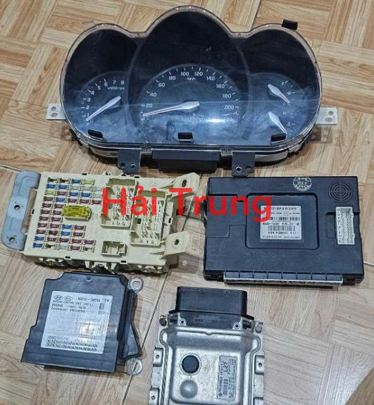 Phụ tùng điện KIA RIO Tháo xe Hộp điện, Hộp cầu trì, Hộp túi khí, Đồng hồ, Công tắc điều hòa, Màn hình, ECU..