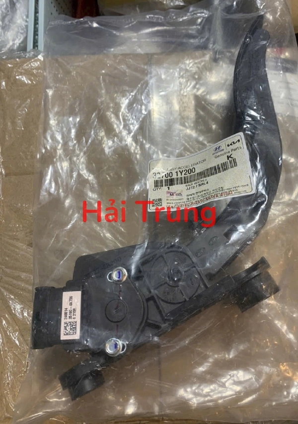 Chân ga Kia Morning 2012-2020 327001Y200