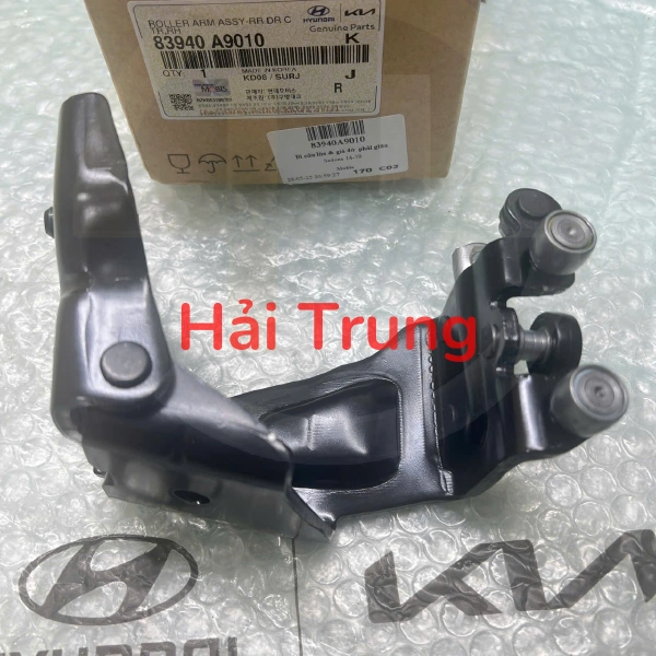 Bi trượt cửa lùa Kia Sedona 2015-2020 83940A9010 83930A9010