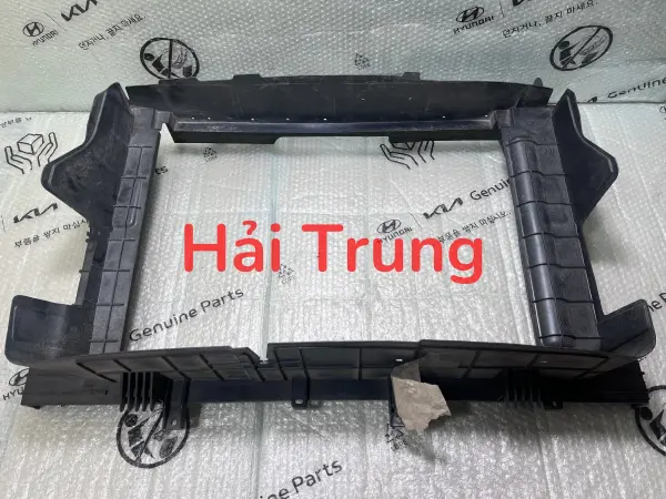 Tấm chắn bùn bảo vệ két nước Hyundai Santafe chính hãng