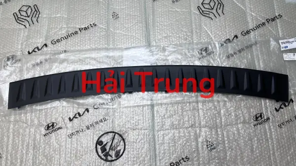 Ốp trên cản sau Hyundai Santafe chính hãng