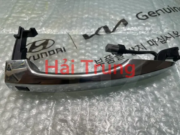 Tay mở cửa ngoài trước Hyundai Tucson chính hãng