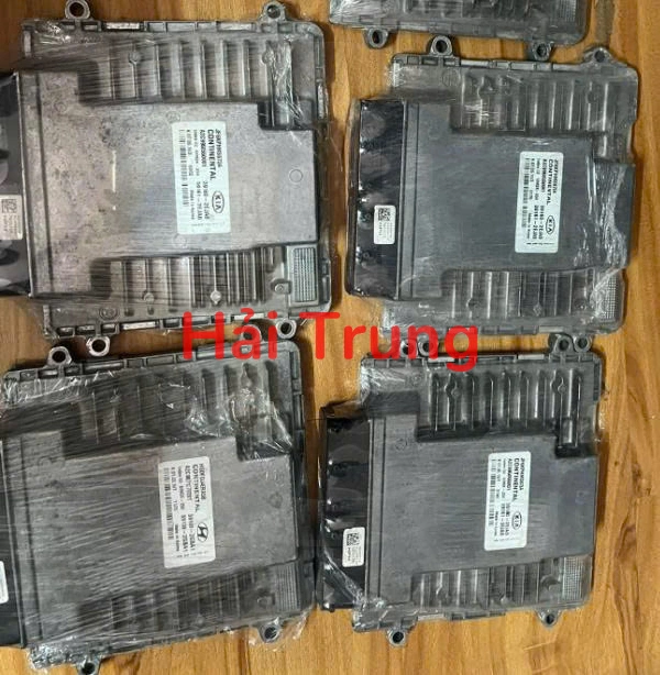 Tháo xe Hộp điều khiển động cơ Hộp đen ECU Santafe, Sorento 2019-2022 Máy xăng
