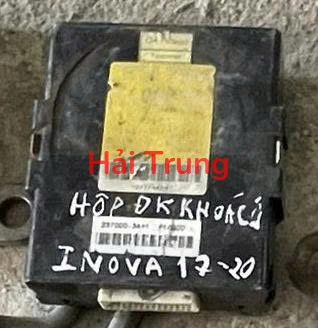 Hộp điều khiển khóa cửa Toyota Innova 2017-2020 Tháo xe