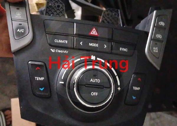 Bảng điều khiển điều hòa Hyundai Santafe 2012-2018 972502WFA0