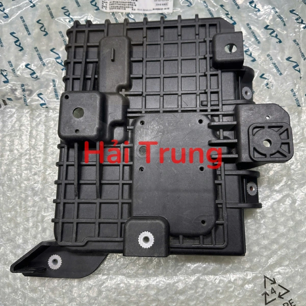 Đế bình ắc quy, giá đỡ bình ắc quy Kia Soluto 37150H7000