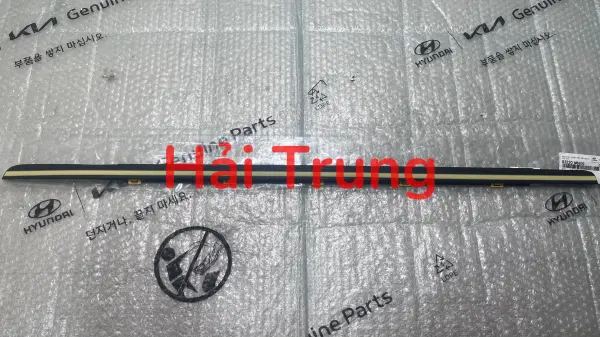 Nẹp chân kính ngoài sau Kia Cerato