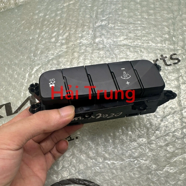 Công tắc cảnh báo táp lô Hyundai Elantra 2016-2021 93700F2010