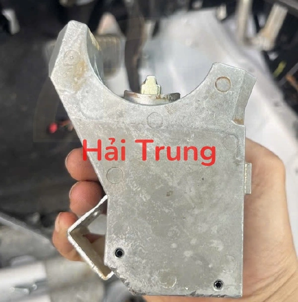 Khóa cổ vô lăng Hyundai Tucson 2019 2020 Tháo xe