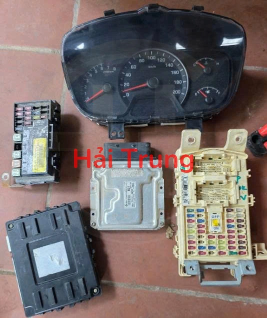 Tháo xe Phụ tùng HYUNDAI I10 Hộp cầu trì, Ecu, Màn hìn