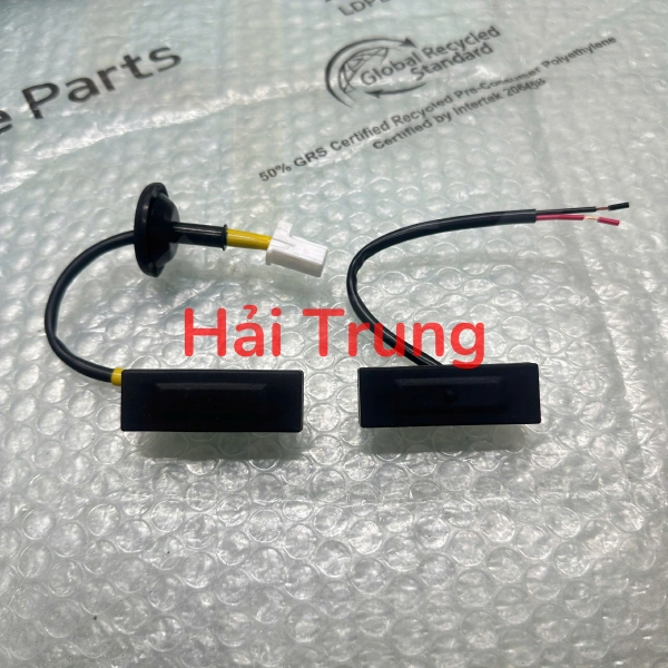 Công tắc lên kính lái Hyundai Elantra 2017-2020 93570F20004X