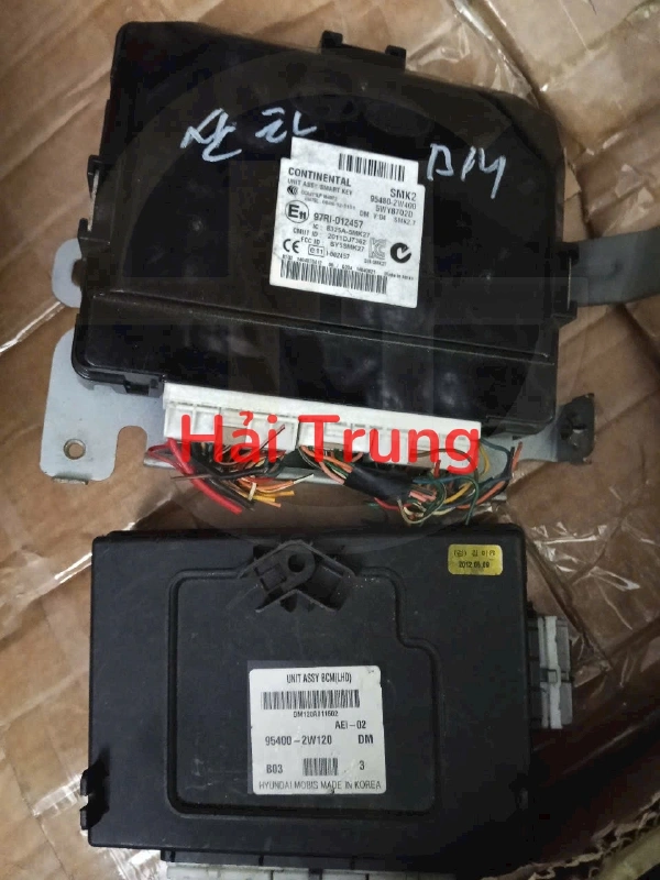 Hộp mô đun chìa khóa Hyundai Santafe 954802W400